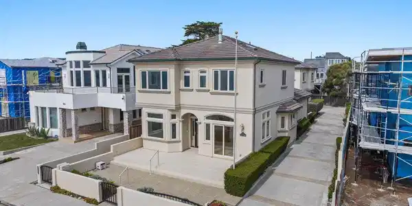 940 W Cliff Drive
