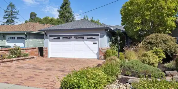 1325 Cordilleras Avenue