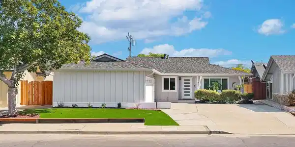 3221 Llano St