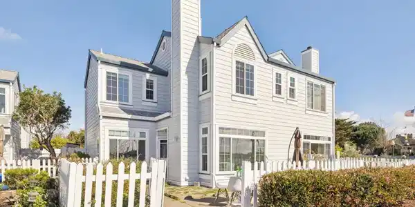 306 Commodore Dr