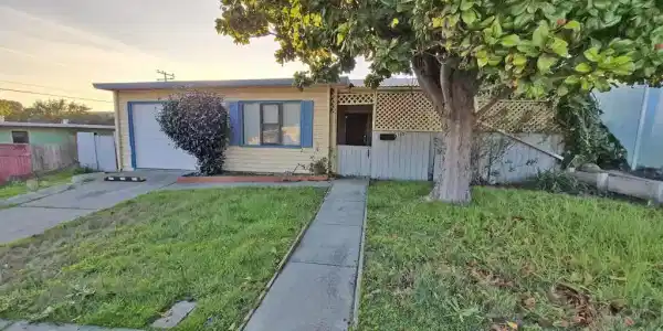 3135 Alta Mira Dr