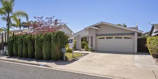834 LA SENDA WAY
