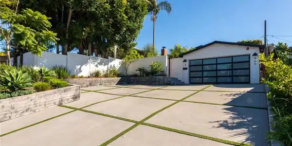 966 Rosecrans Avenue