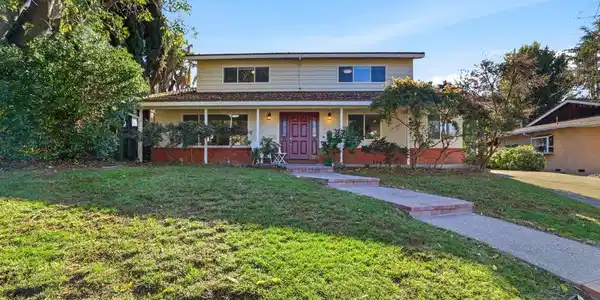 786 Wisteria Dr