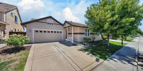 1098 Beau Ave