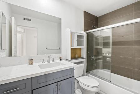 7215 Calabria Ct