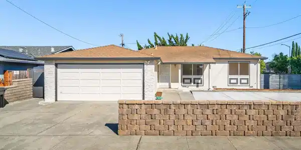 5086 Brett Ct