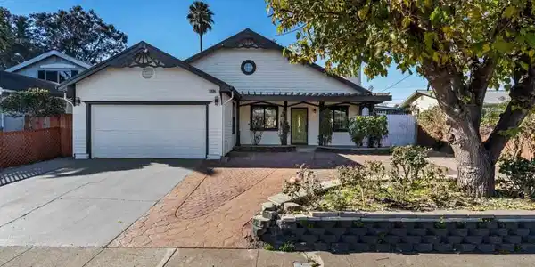 337 Falcon Dr