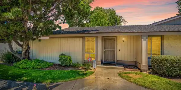 246 W Vineyard Avenue