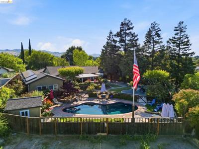 3309 Bluejay Dr