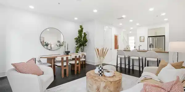 820 Altaire Walk