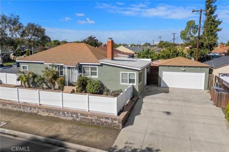 4821 E Los Coyotes Diagonal