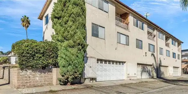 824 W 6th Street