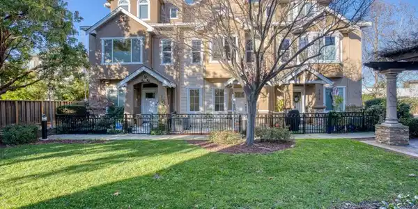 2219 Woodberry Lane