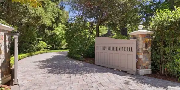 90 Holbrook Lane