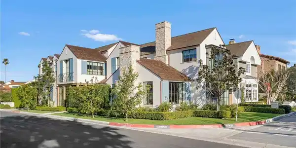 2571 Vista