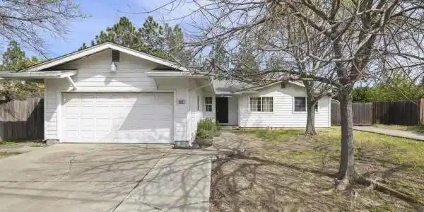3922 Bayview Circle