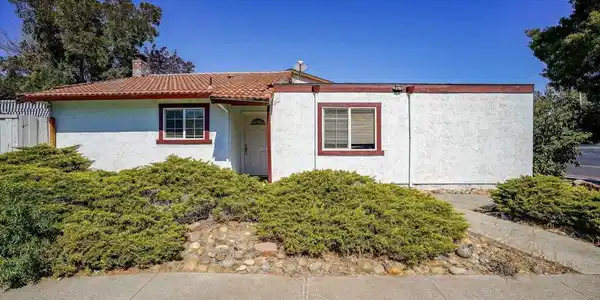 3224 Madrone St