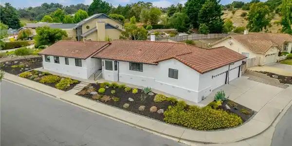 1096 Robin Circle