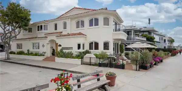 300 S Bay Front
