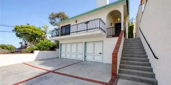 823 W 20th