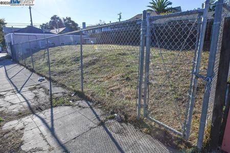 2409 25Th Ave