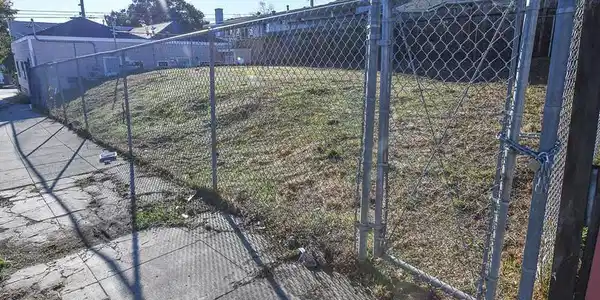 2409 25Th Ave