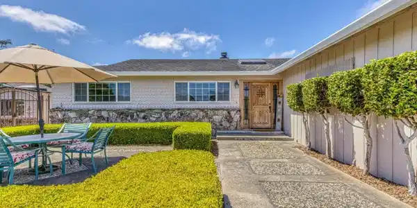 15460 Oak Hills Drive