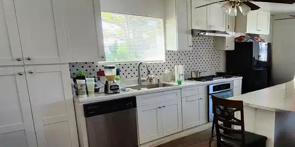 4052 Main St