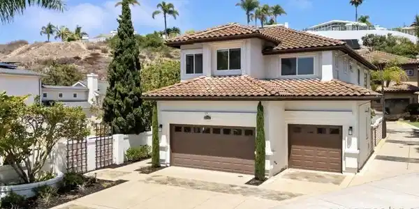 1040 Van Nuys St