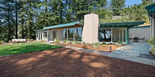 100 Avenida Drive