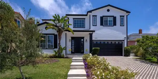 8056 Kentwood
