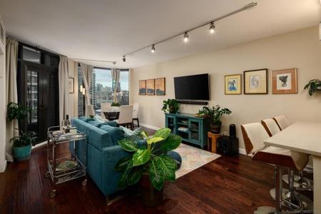 500 W Harbor Dr