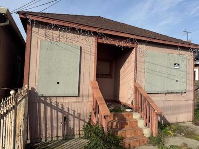 155 4Th St