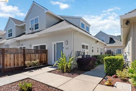 742 Cottage Ct