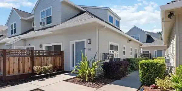 742 Cottage Ct
