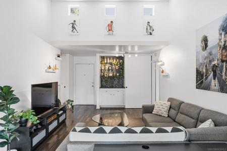 1885 Diamond St