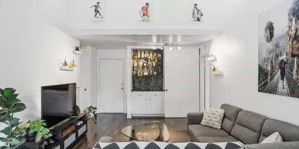 1885 Diamond St