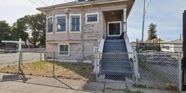 1201 41st AVE