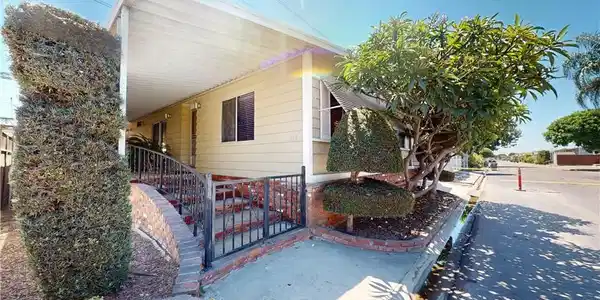 3595 Santa Fe Avenue