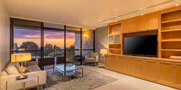 2500 Torrey Pines Rd
