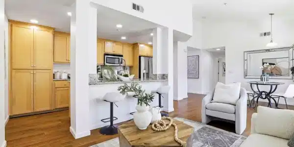 1035 Scotia Terrace