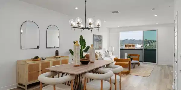 2731 Via Avella