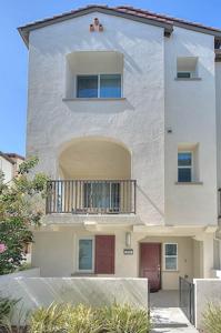 2750 W 182nd