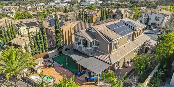 3246 Sitio Avellana