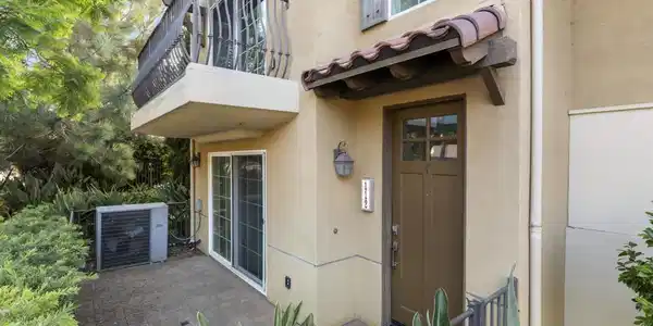 2400 Torrey Pines Rd