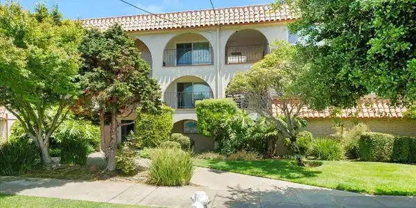 2133 Santa Clara Ave