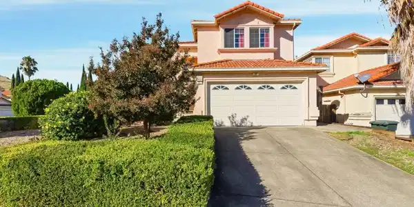 3 Live Oak Court