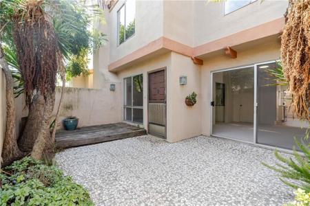 3522 Del Amo