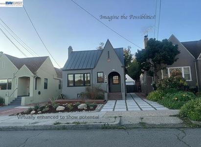 2533 Harrington Ave